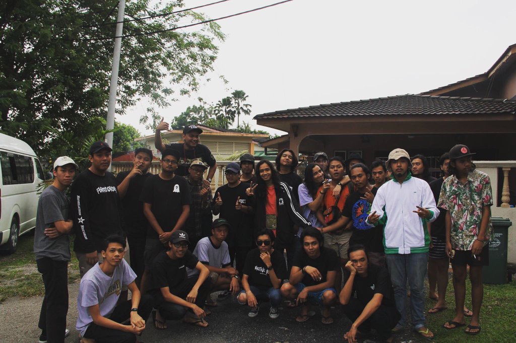 LostControlMY's tweet photo. CONNECTING BRIDGES FROM MY TO SG KEEPIN SHIT REAL KEEP DA FIRE BURNIN BITCH #HSTLSCTY #GIDWRECKEDUNIT #3WAYSPLITEP https://t.co/k5RLYciYBG