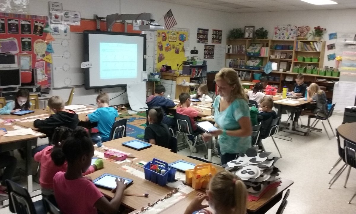 sjesposi's tweet photo. @CentervilleVB 
Using Apple TV &amp; Nearpod to learn about Life Cycle of Monarch Butterflies https://t.co/CPORpXqeTq