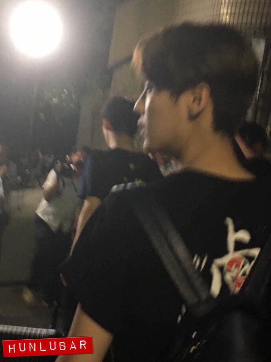 hunlubar1220's tweet photo. 160502 #LuHanGoToSchool in Taiwan #luhan #루한 #鹿晗 good night 💤😴💤 https://t.co/Z59nLCljdZ