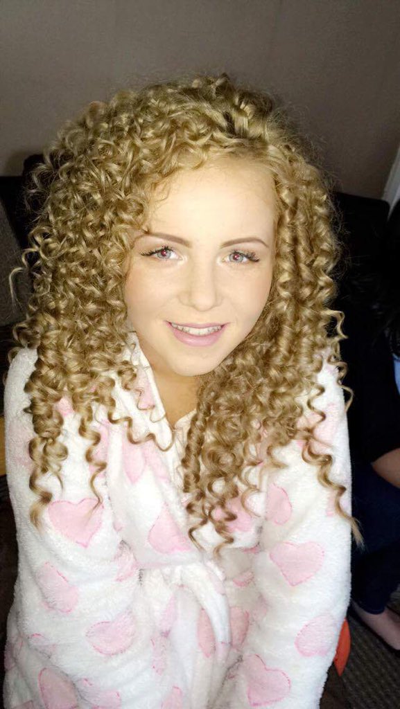 roxyrox1984's tweet photo. #curly hair  #chopstick curls  # https://t.co/1UiMycDR2A