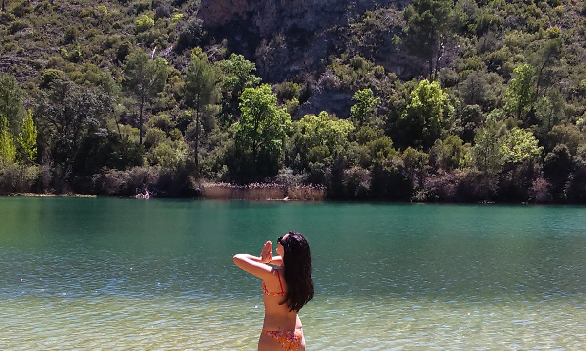 Jazminjazzsoul's tweet photo. Paraíso y amigas. Qué bien viene un día libre de vez en cuando @BIANCAKOVACS @ARANZAZU2013 #namaste https://t.co/N1aY5o10ns