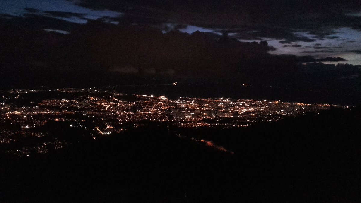 hermides1217's tweet photo. Linda #NocheBuc en la bonita @Bucaramanga https://t.co/s0i0xKCHur