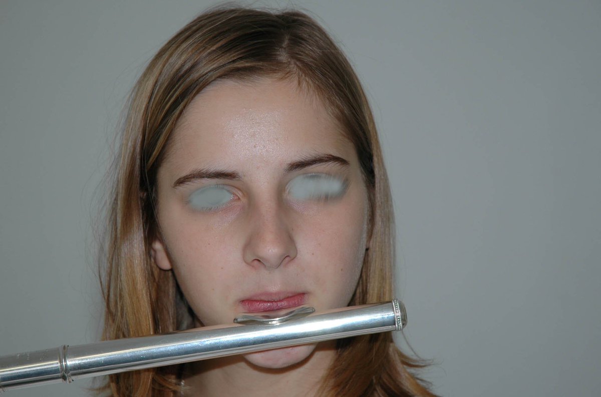 WuTangMoms's tweet photo. google image search "flute embouchure" 4 #GODcontent https://t.co/Y5VCJRm9Hr