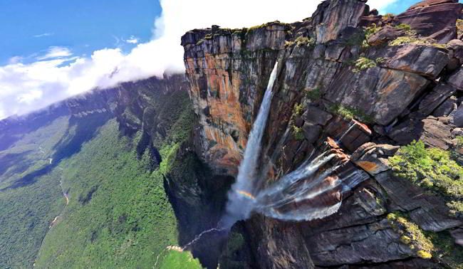 EP_Mundo's tweet photo. #Mundo ¡Maravilla del mundo! Dron muestra el Salto Ángel como nunca antes lo habías vi https://t.co/SGN5zUt26x https://t.co/C4lg6OebRf