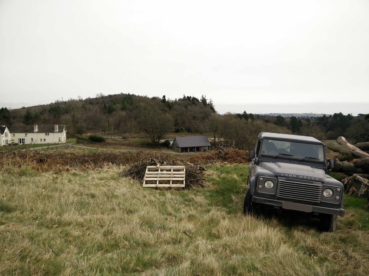 LukaAlexander's tweet photo. @MrJamesMay @JeremyClarkson Does a Dacia Duster have the same offroad capabilities as a Defender? #ProveaMoronWrong https://t.co/UTQuUk6JLR