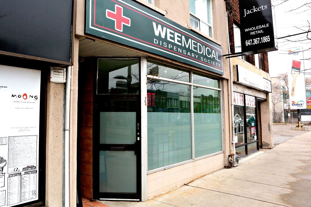 streetsoftodo's tweet photo. Our guide to 6 medical marijuana dispensaries north of Bloor. #NoBlo https://t.co/eqAKfWW1eP https://t.co/wTcffZRSao