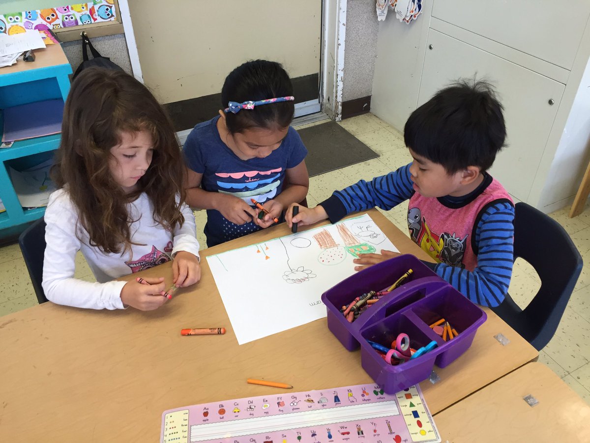 andersonsowls's tweet photo. Farm team magic! Creative collaboration is so much fun! #andersonsowls #kindergarten #mdusdpride https://t.co/gZPUZHSbop