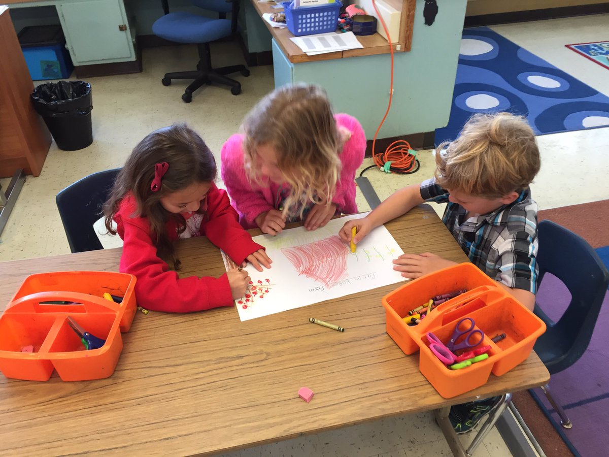 andersonsowls's tweet photo. Farm team magic! Creative collaboration is so much fun! #andersonsowls #kindergarten #mdusdpride https://t.co/gZPUZHSbop