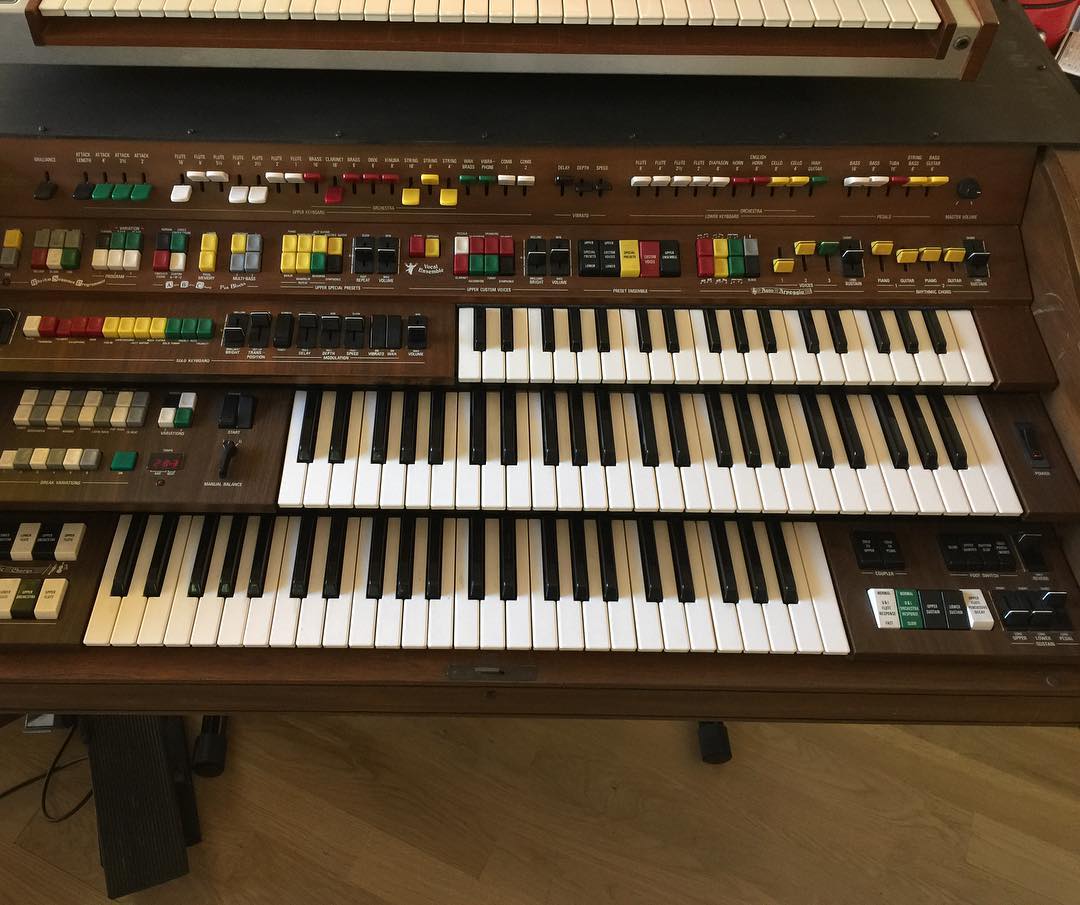 Junkie_XL's tweet photo. Welcome to the family! #SeeMyStudio #iFilmScoring #Synths https://t.co/Y4O8sgCrDA