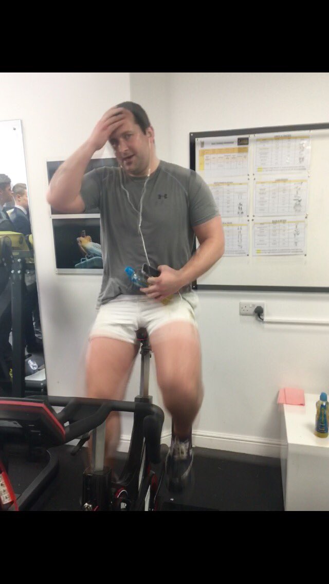 SedberghRunning's tweet photo. Mr Oliver challenges himself again, this time for fun. Who says big lads can't do cardio #74km #machine https://t.co/PTE0YCe7fD