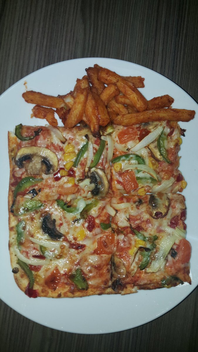 thatfatfoodguy's tweet photo. #SquarePizzaCo #leicester #veggieDelight #chilichips greatfood check out my previous review https://t.co/UQO51qsVBw https://t.co/vFFqChzonp