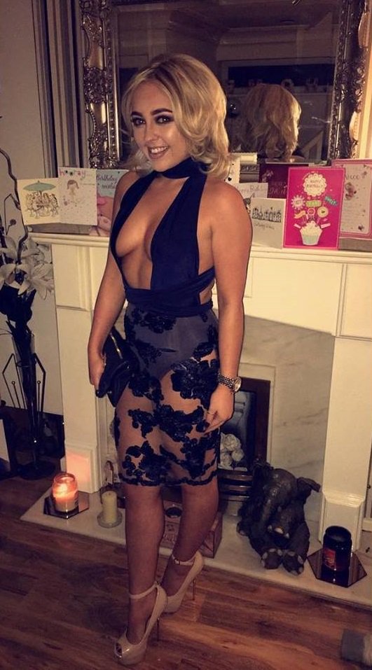 HeelsGirls's tweet photo. Blonde Girl in Nude Peep Toe High Heels. #Hot #Blonde #Girl #Legs #Heels https://t.co/Lt5b44mEZ7