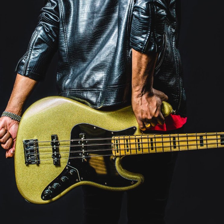 Fender's tweet photo. .@jamareoartis released #RedBoomBox! Follow us &amp; RT to #WIN a signed copy! https://t.co/ZqjUei9X6R 📷: Focus Media https://t.co/Ck4ryRyZyu