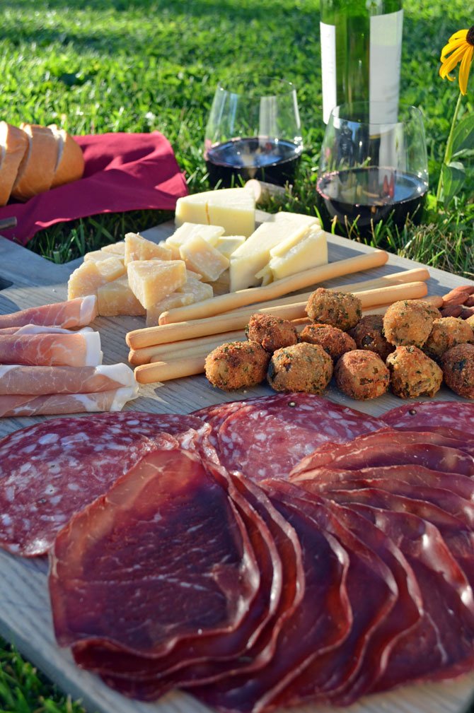 Brettone_Cater's tweet photo. A great pre-set to any #Brettone Frozen Dish! #Antipasto https://t.co/VU7r7aqhiI #Pairing https://t.co/i680FYCGhG