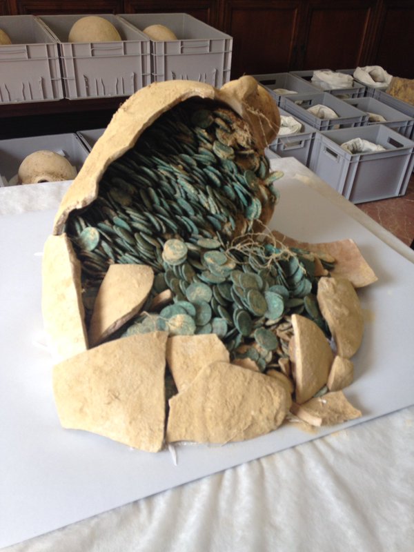DiscoverDrCool's tweet photo. What an amazing archaeological find! https://t.co/N2TpQtF4HK https://t.co/nSTVrLx7Vd