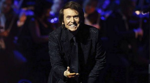 romanticadi's tweet photo. @RAPHAELartista BENDICIONES Y ÉXITO! UNA GRAN NOCHE #SINPHONICA LA PRIMERA EN AMÉRICA YEAHHH!! ESPERANDOTE EN MÉXICO https://t.co/GeSSY5xbrp