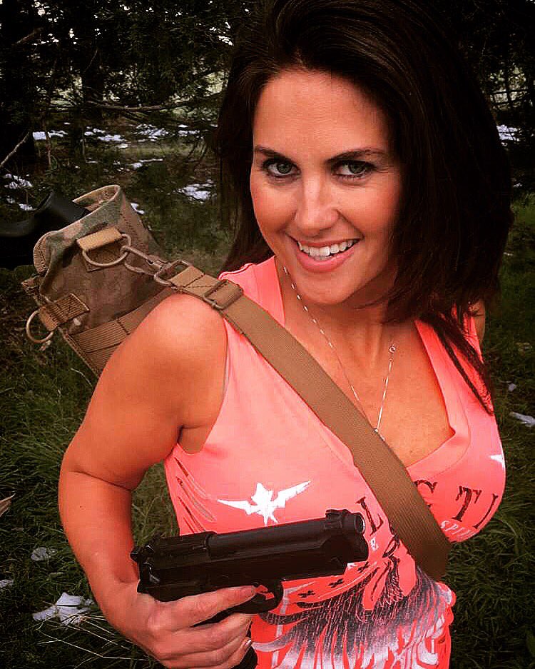 JosieOnTheStrip's tweet photo. Who loves shooting @Beretta_USA ??? This girl does 💕💕💕 #girlswithgun https://t.co/Xl4z2cyr7J