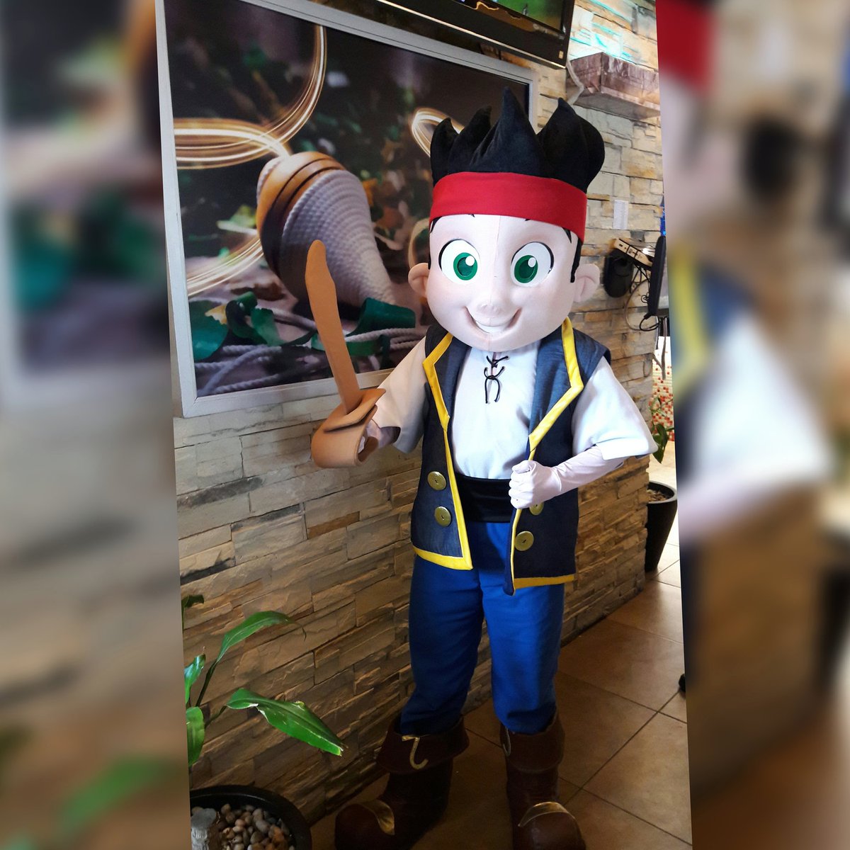 spapirifacttik's tweet photo. ¡Jake de Spapirifacttik Show, les desea un excelente inicio de semana! #spapirifacttikshow #jakeylospiratas https://t.co/nEDQHmkzTy