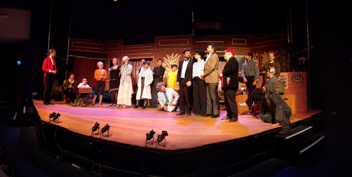 expressathon's tweet photo. A panorama of the Season 1 finale, with everyone gathered in the dining car to hear the detectives' conclusions https://t.co/zaP5IgMbbi