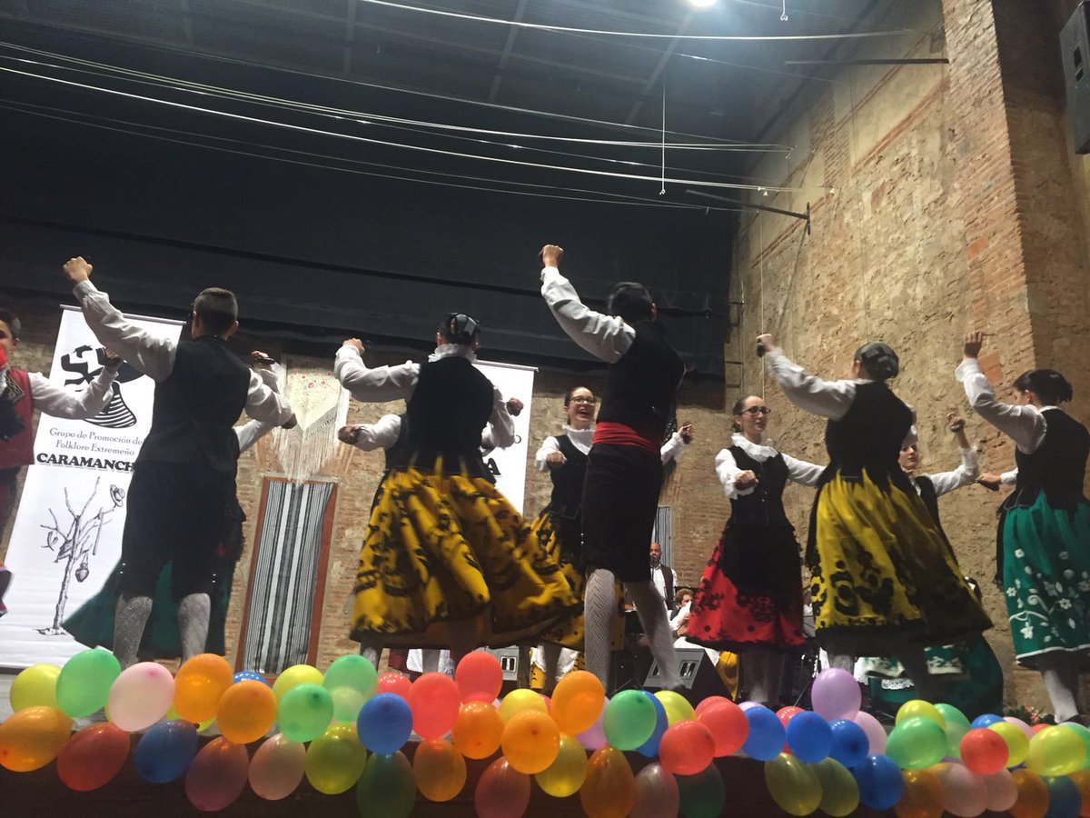 Ayto_DonBenito's tweet photo. Festival Folklórico del Día de la Madre organizado por @caramancho que tuvo lugar ayer en el Teatro Imperial. https://t.co/XBBOS0y3Eb