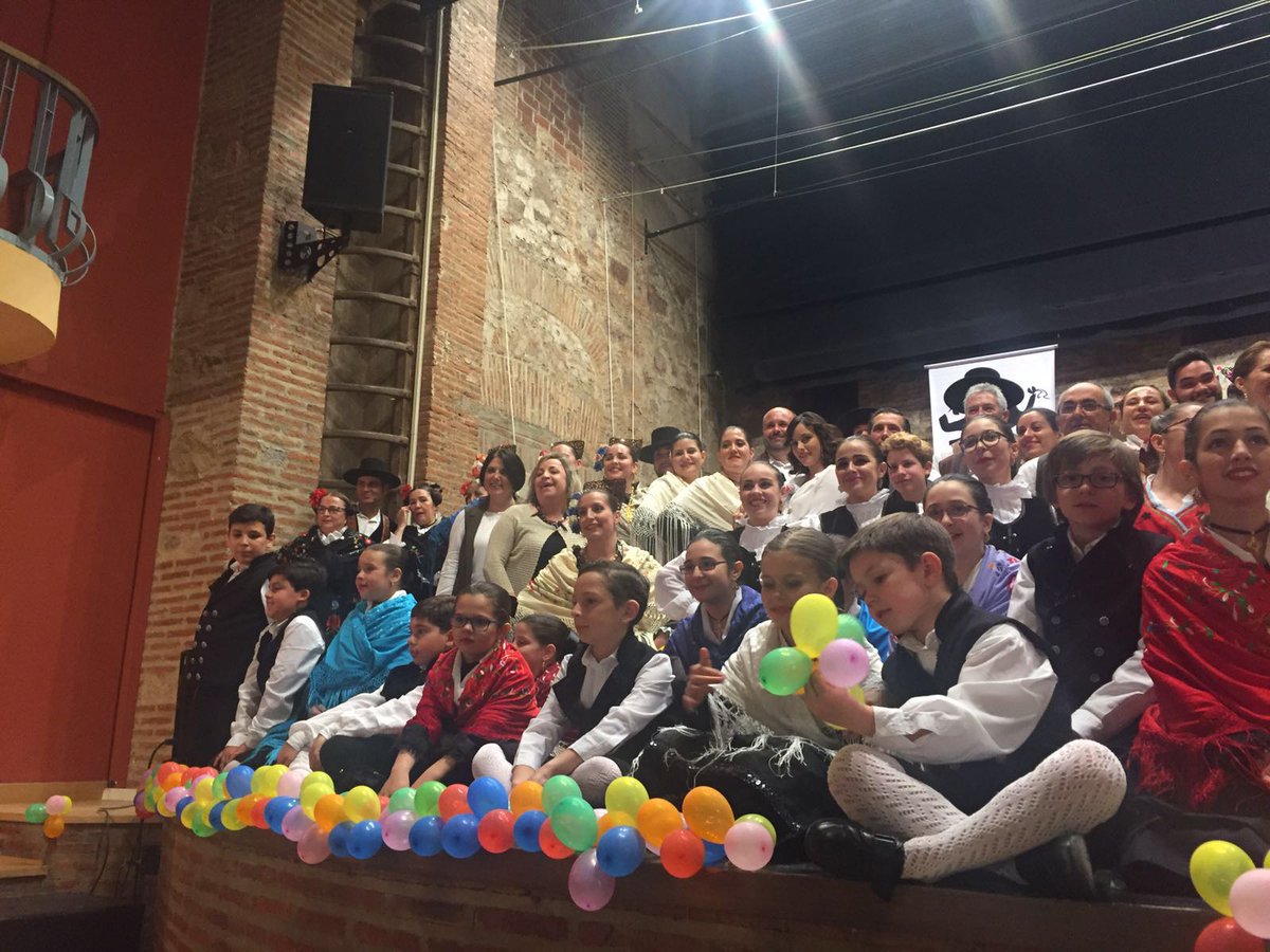 Ayto_DonBenito's tweet photo. Festival Folklórico del Día de la Madre organizado por @caramancho que tuvo lugar ayer en el Teatro Imperial. https://t.co/XBBOS0y3Eb