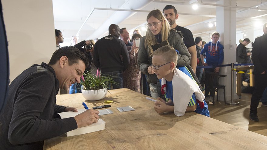 VIDEO 🎥 | #Ajax TV volgde Jari Litmanen tijdens zijn bezoek in Nederland. Check de repo: ajax.ms/CL