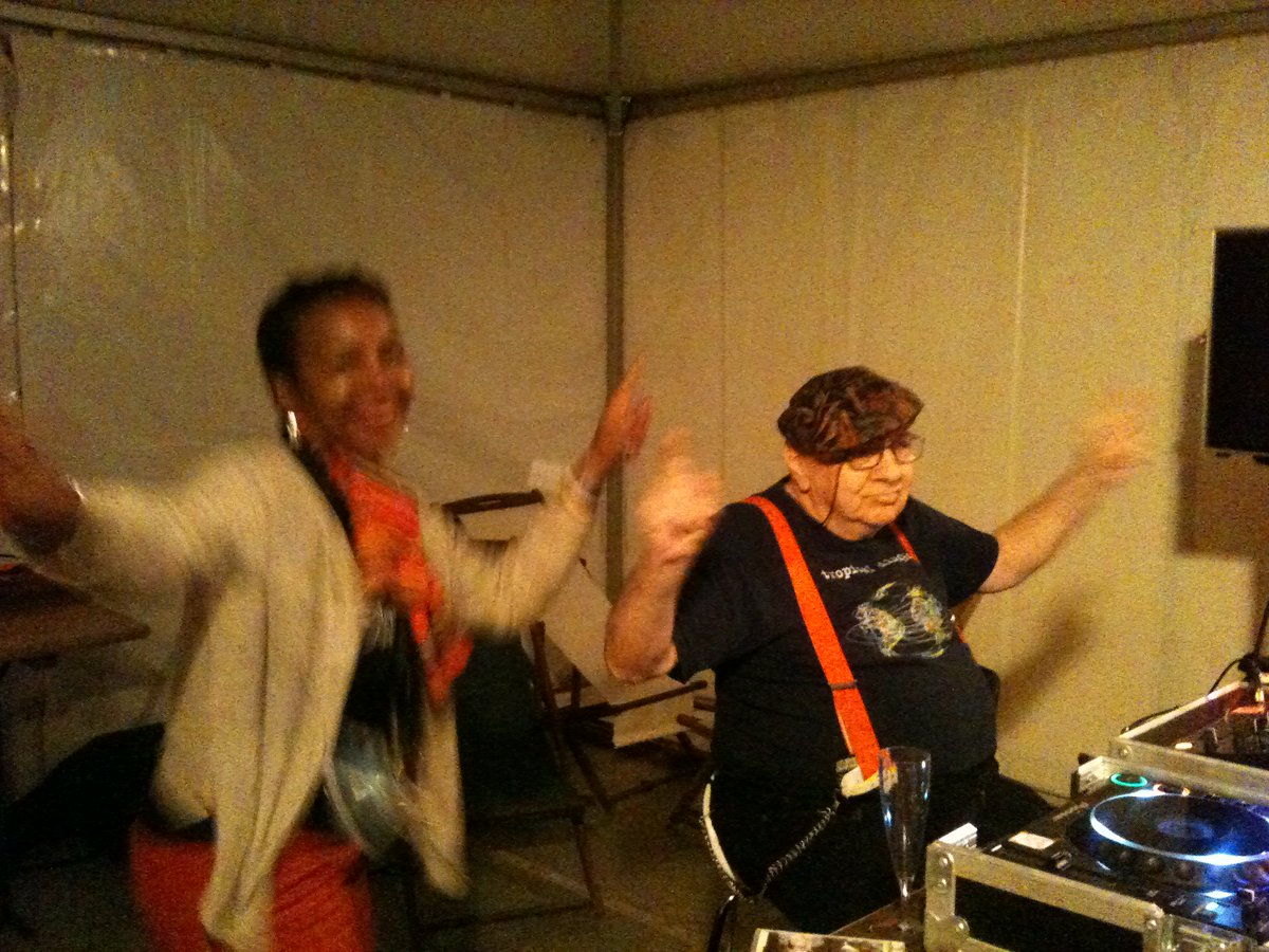 Alors on danse ?  Rendez-vous ce mardi pour le mixhommage à Rémy. Un an déjà... facebook.com/tropicaldiscot…