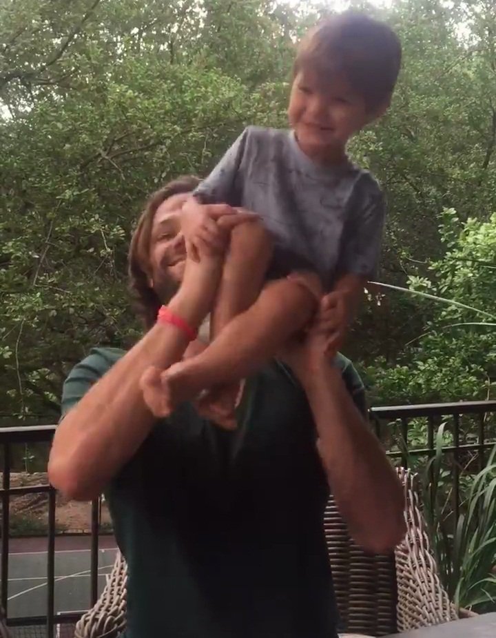Team_SamW's tweet photo. Look how happy Jared &amp; Shep are 😍 #HiatusRules
Thanks to @realGpad &amp; @jarpad for sharing this precious gem of video https://t.co/qZqKRR2vwT