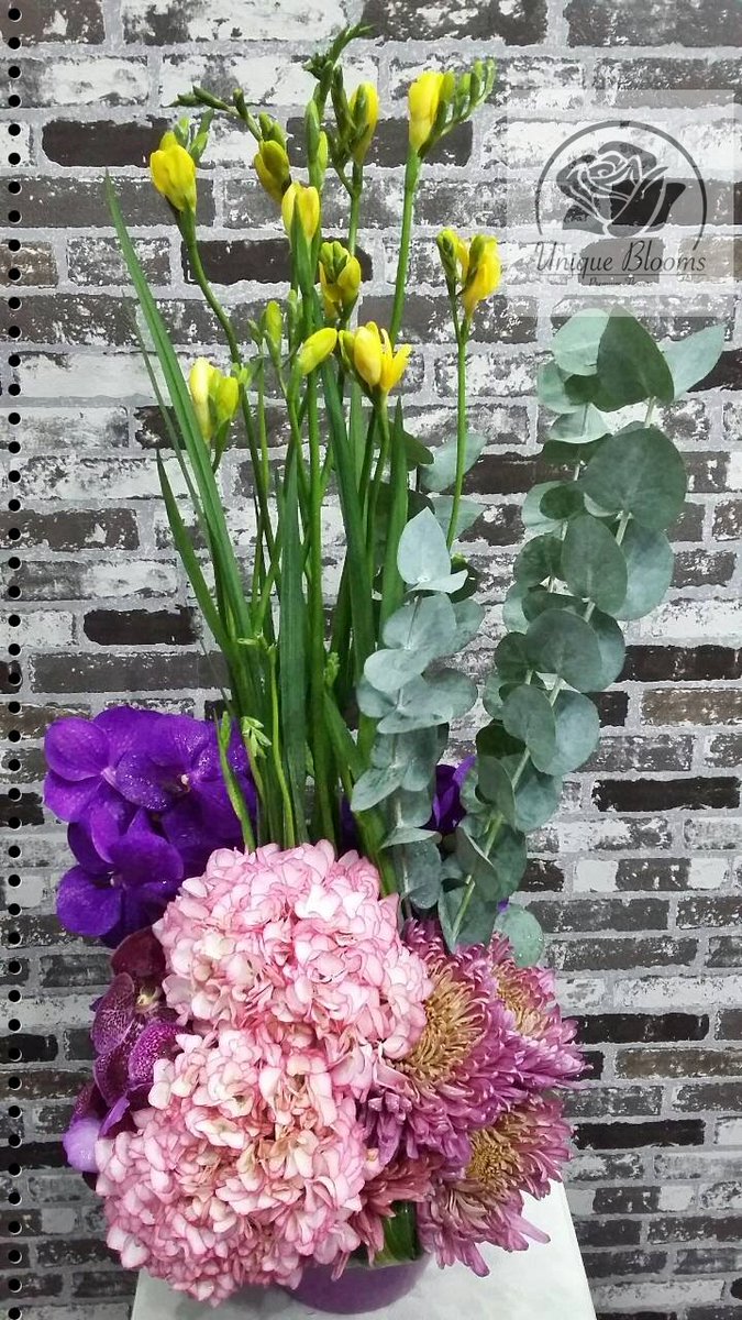 flowers for office tweet media