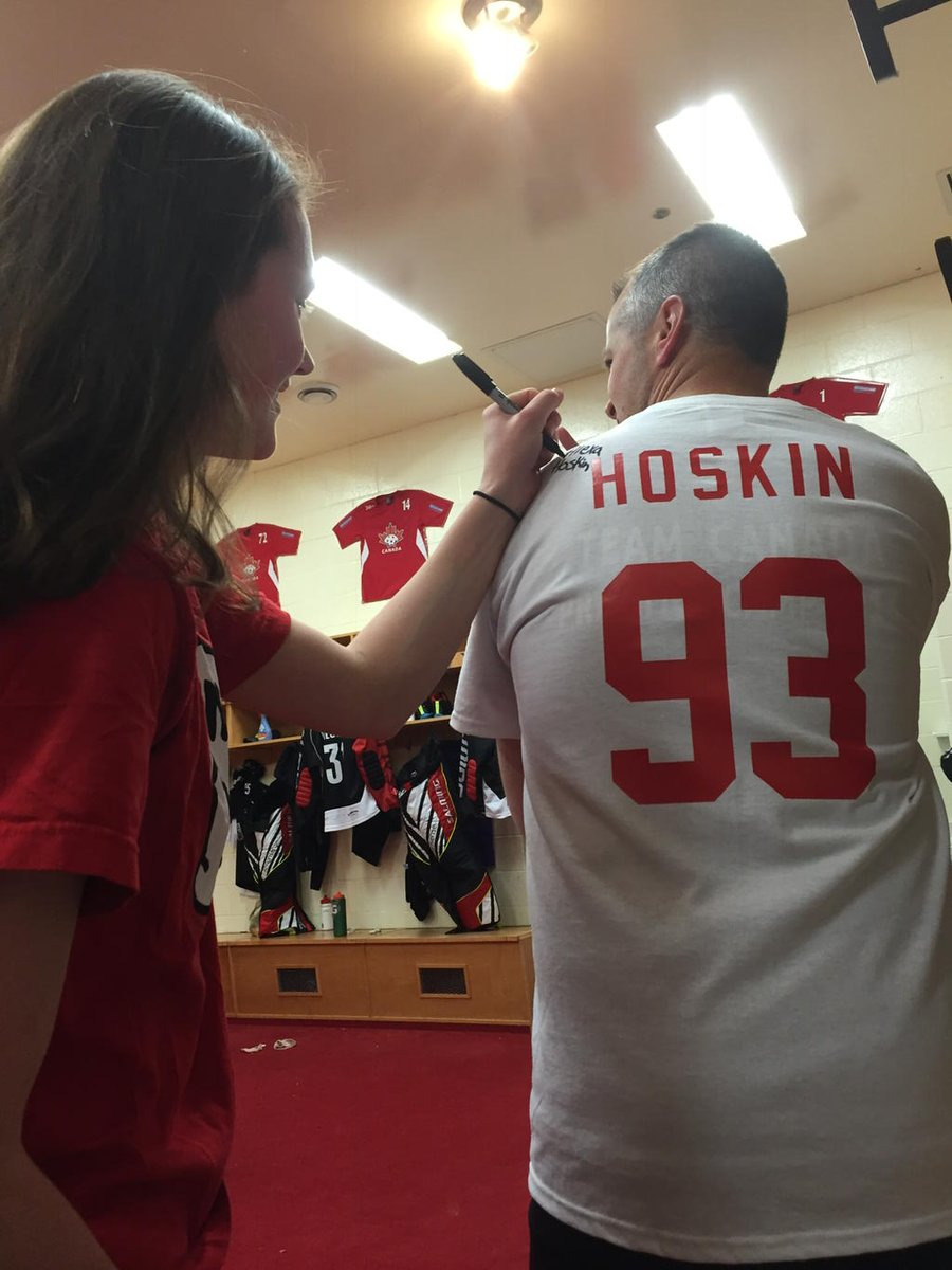 Alexa Hoskin has a real fan# game used! #floorball #sniper