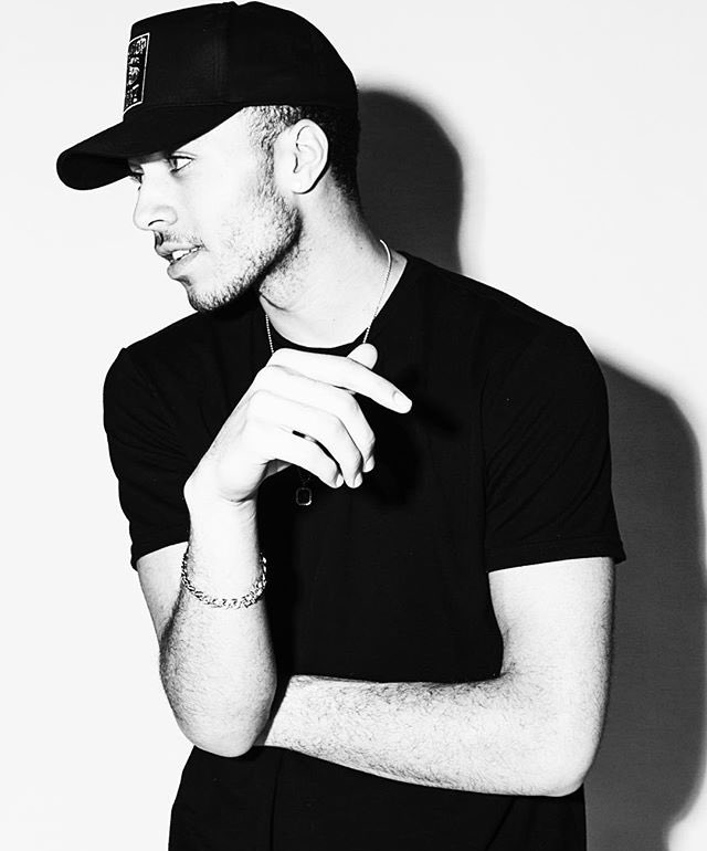 When babe walks past you and you can't help but stare 😜