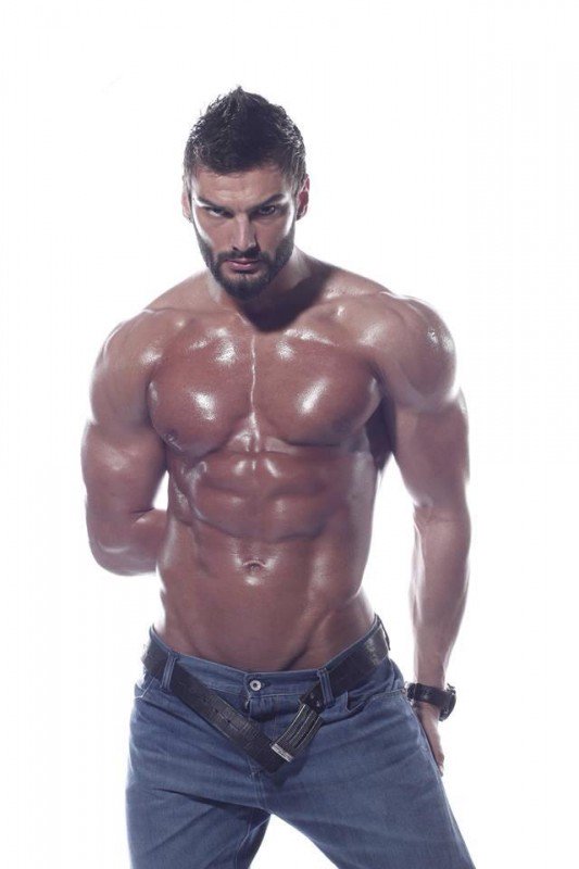 hunks_R_us's tweet photo. #mondaymotivation brought to you by the #ripped #muscle of @FlexMitev ❤  #Model #muscle #fitness https://t.co/k7971Ox1ce