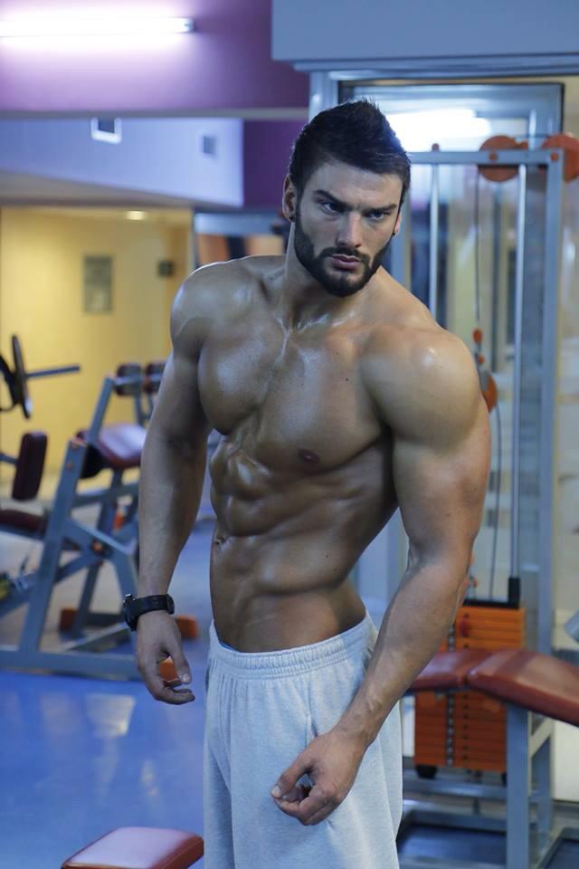 hunks_R_us's tweet photo. #mondaymotivation brought to you by the #ripped #muscle of @FlexMitev ❤  #Model #muscle #fitness https://t.co/k7971Ox1ce
