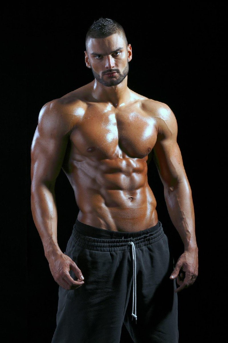 hunks_R_us's tweet photo. #mondaymotivation brought to you by the #ripped #muscle of @FlexMitev ❤  #Model #muscle #fitness https://t.co/k7971Ox1ce