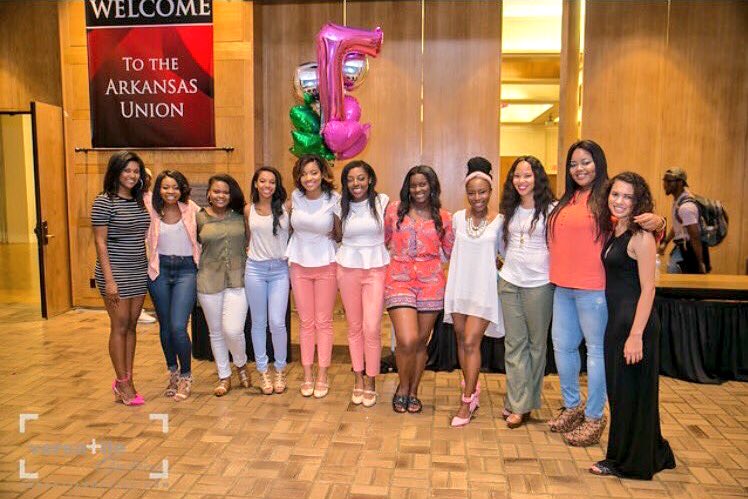 NotAnotherLikeT's tweet image. When you're some college girls, but still remember where you came from.. 🙃 #dacity