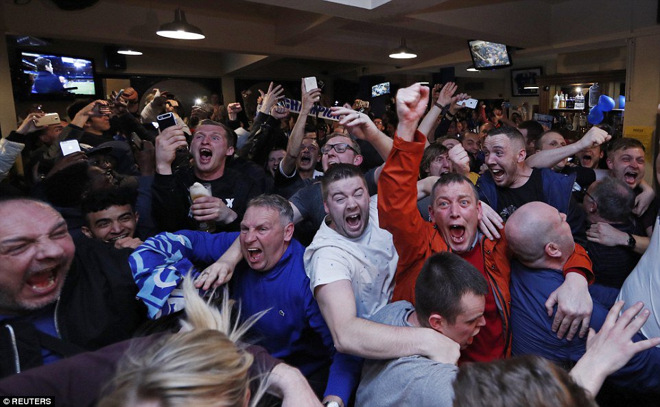 MiguelMorenatti's tweet photo. Las caras de felicidad tras esperar 132 años para ser campeones.
Qué grande es el fútbol! #Leicester 
Photo E. Keogh https://t.co/08rAE0M4ce