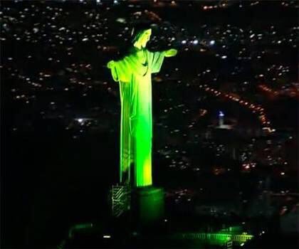cleytu's tweet photo. muito linda as homenagens pro WhatsApp

#PrayForWhatsApp https://t.co/Y8iJKP8pA8