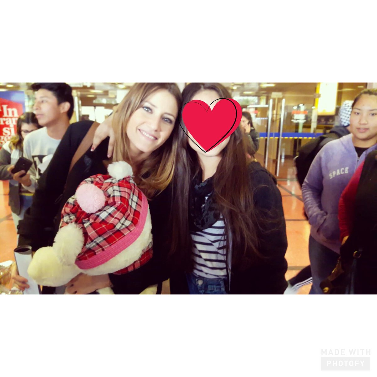 vicicontechura's tweet photo. "Ojala nunca te abrace por ultima vez" @MicaViciconte no me alcanzan las palabras para decirte cuanto te amo💚 https://t.co/ih0HNWjOOJ