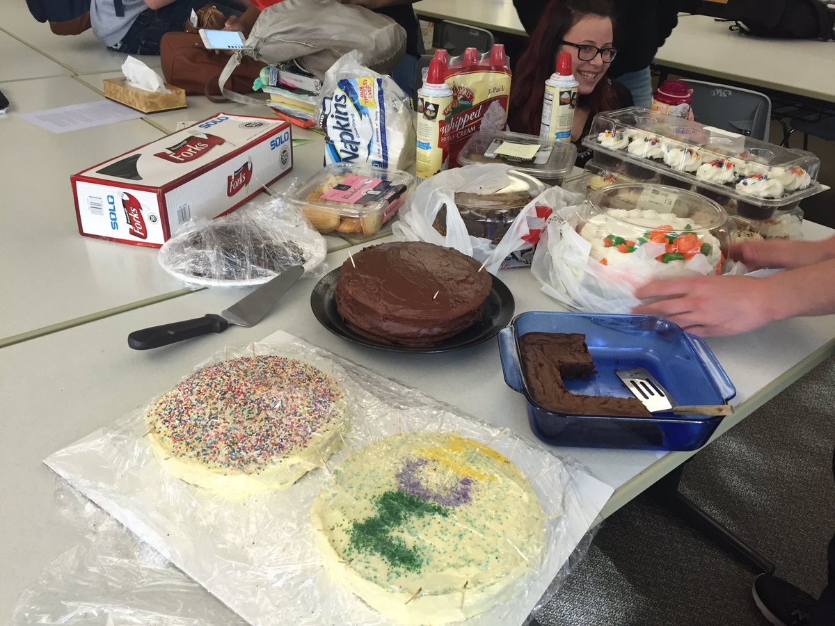 lwrightelson's tweet photo. #MCM #multiplecakemonday #APLang https://t.co/EvPG4J0ctY