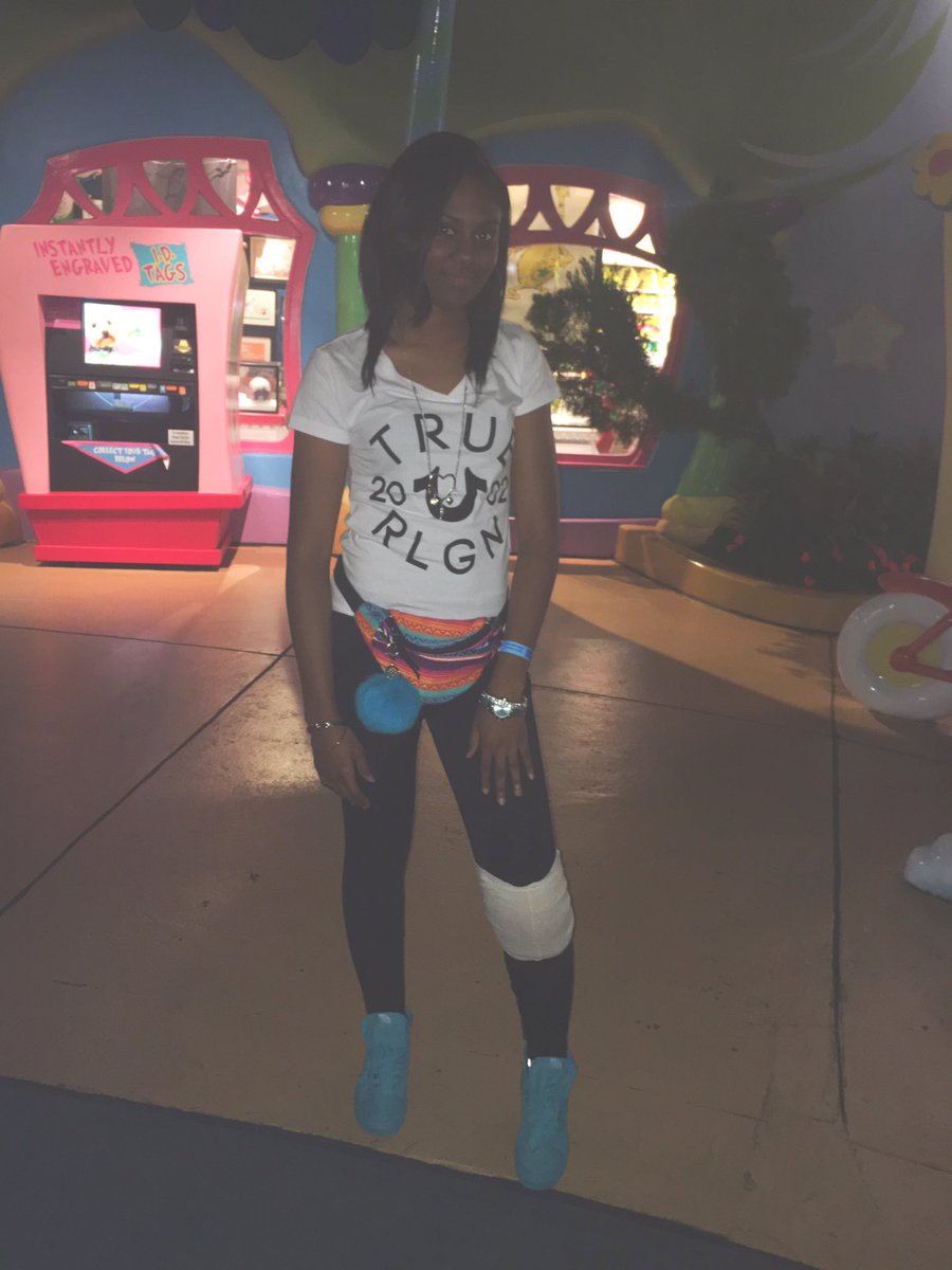 Drippin2k16's tweet photo. True Religion β«οΈπ So Cute So Simple @ceeeamour_ #Dillardgradbash2k16 #BrowardsFinest βΌοΈ https://t.co/HW64fYkl3k