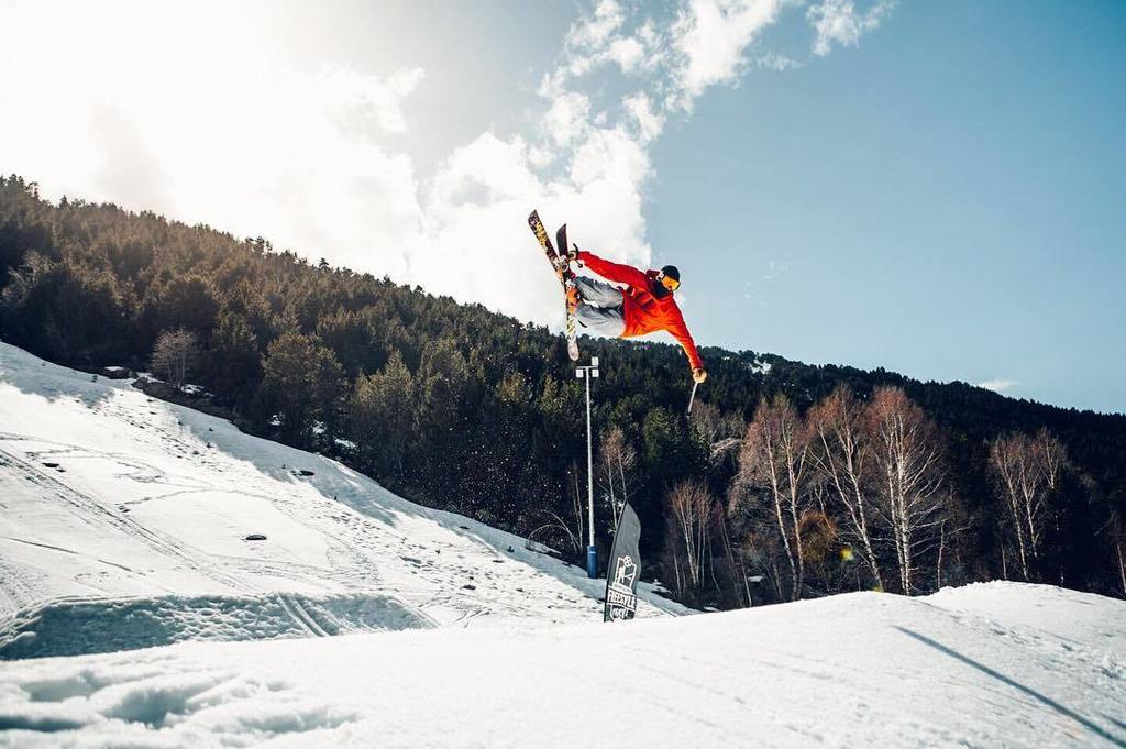 SoldeuFocus's tweet photo. Throw🔙 to #SLVSH week #sunsetpark #armadaskis #grandvalira by viladomat10 https://t.co/8D8ZmArZXy https://t.co/su4z5EmgDt