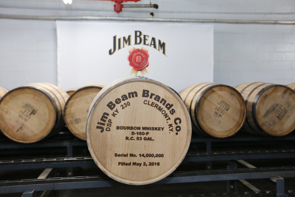 JimBeam's tweet photo. Making History, one barrel at a time.  #JimBeam #MakeHistory https://t.co/RvRnC8VLxi