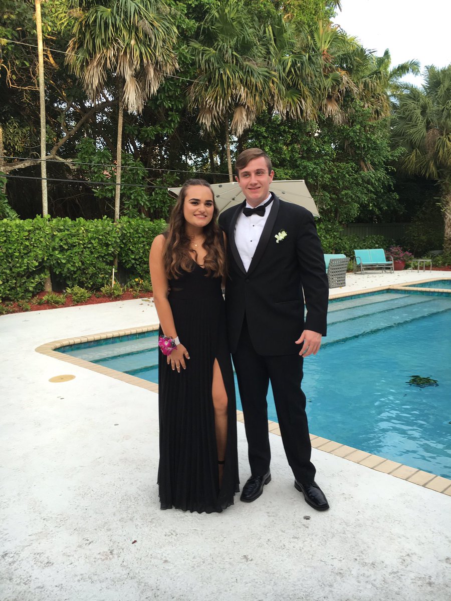 andreamguev's tweet photo. Endless prom pics coming your way🍾 https://t.co/yx6fW4txWi