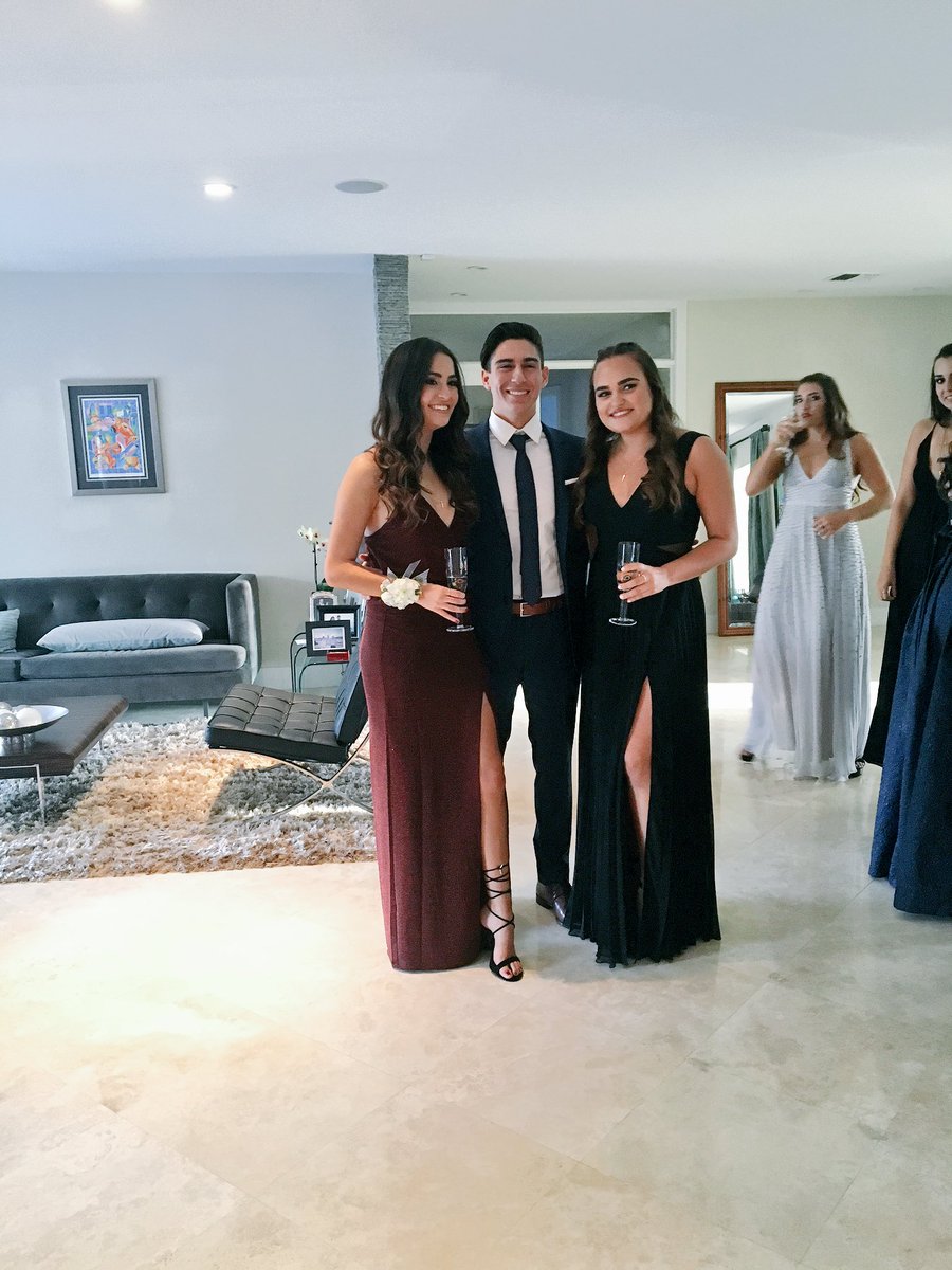 andreamguev's tweet photo. Endless prom pics coming your way🍾 https://t.co/yx6fW4txWi