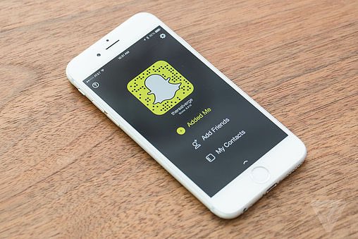 #BuenLunes #snapchat se vuelve el miedo de otros socialmanager.com.mx/#!10000-millon…