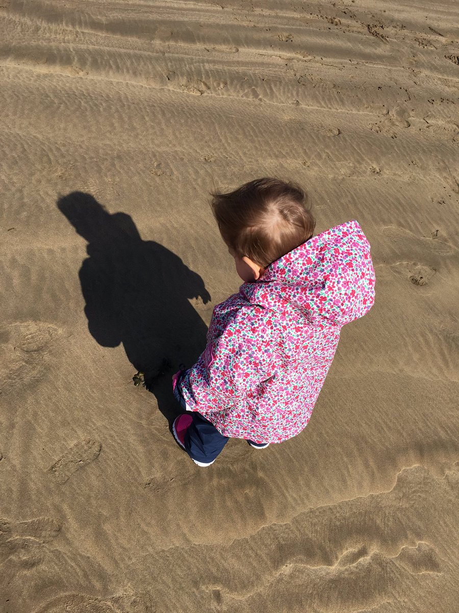 TiffersMac1's tweet photo. If you don't have any shadows your not in the light #FirstExperience #OwnShadow #SauntonBeach https://t.co/PTwvxJI4R2