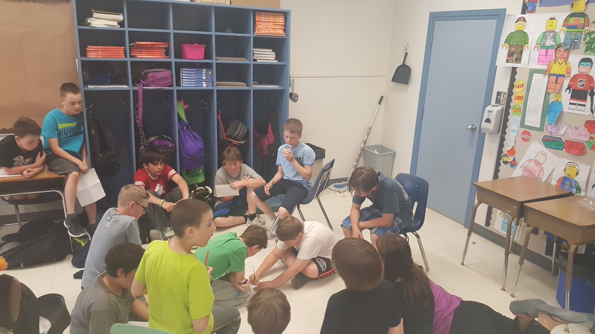 KalliRoth's tweet photo. Peer teaching not only benefits the students being taught but also those who are teaching! #BHPScommUNITY https://t.co/6FFK7cL4av