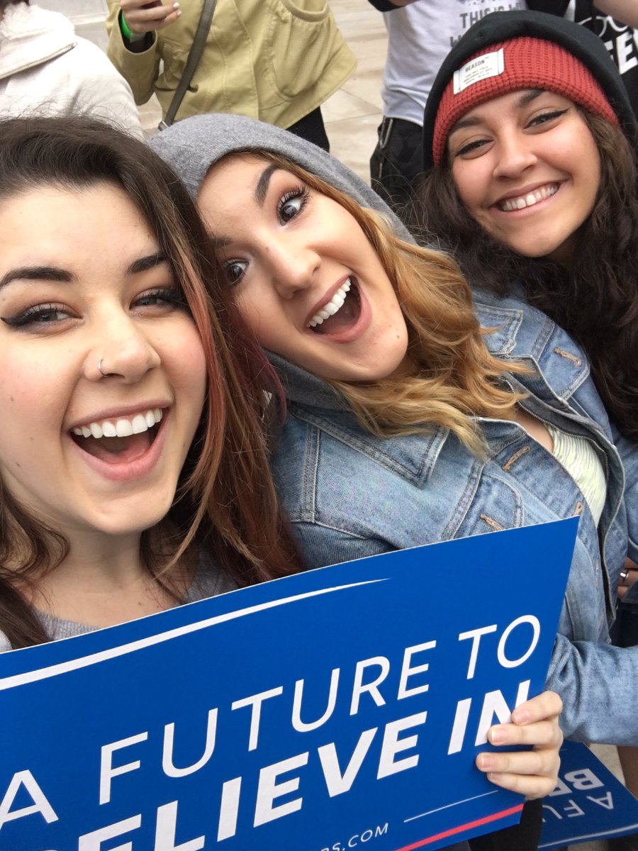 ElspethEastman's tweet photo. WE ARE STANDING BEHIND BERNIE AAAHHH @magpieeast @shaerebholz #rallyforbernie https://t.co/lPV5T9hXMS