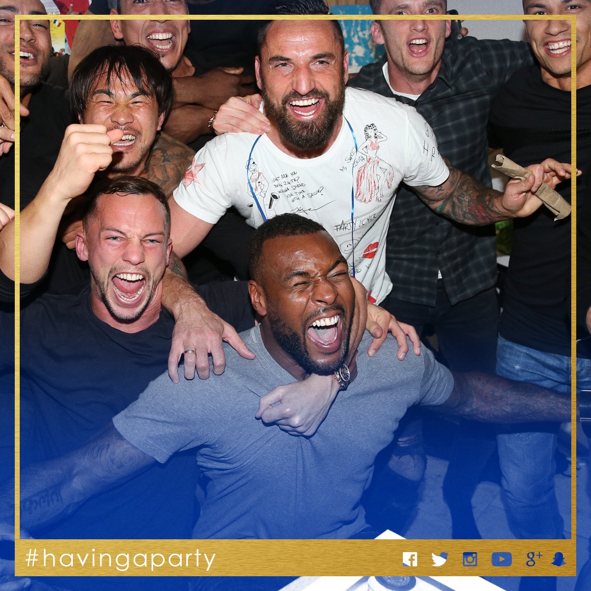 LCFC's tweet photo. So, anyone else #havingaparty tonight?... 🎈🏆 https://t.co/k1QmjoC5G3