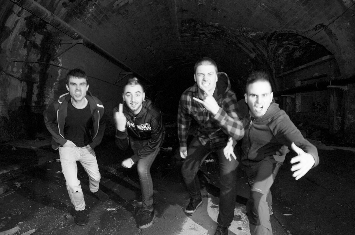 Pixkanaka kontzertuak lotzen!
 Atando concis!
Gradualmente, amarre concertos!
#RockPsikiatriko #YaEstamosAquí